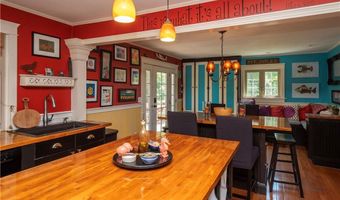 7 Boulevard E, Middletown, RI 02842