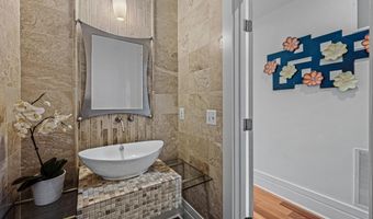 9715 SINGLETON Dr, Bethesda, MD 20817