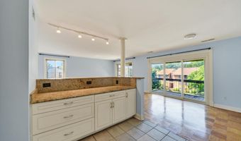 7 CROSS KEYS Rd 7E, Baltimore, MD 21210