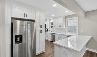 305 W 4TH Ave, Barrington, NJ 08007