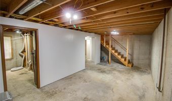 2933 Forest Dr, Alton, IL 62002