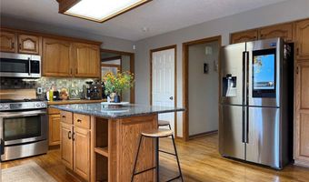 251 Kingston Dr, Aurora, OH 44202