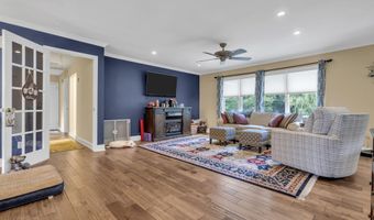 26 Crest Rd, Middletown, NJ 07748