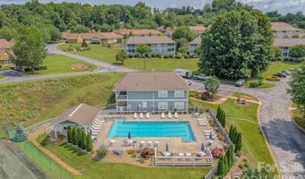 902 Woodlea Ct, Asheville, NC 28806