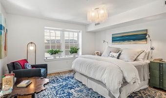 27 High St 2, Newport, RI 02840