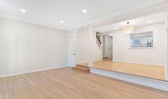 6630 MEDINAH Ln, Alexandria, VA 22312