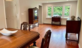 35 Fairview Dr, Middletown, NJ 07748