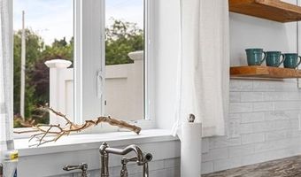 17 Goose Island Rd, Narragansett, RI 02882