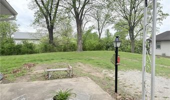 433 S 8th St, Atchison, KS 66002