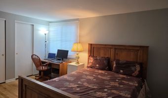 1719 W Lexington Dr, Arlington Heights, IL 60004