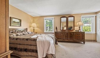 64 Colonial Vlg, Falmouth, ME 04105