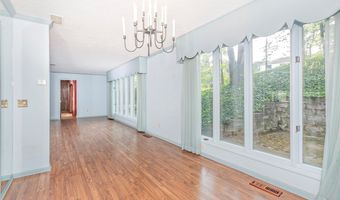 191 Parkview Dr, Aurora, OH 44202