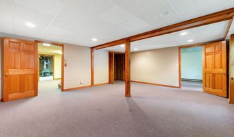 60 Boulder Dr, Auburn, ME 04210