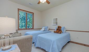 932 Emerald Pines Dr, Arnolds Park, IA 51331