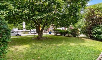 8 Lincoln Ave, Bristol, RI 02809