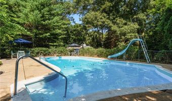 1 Gladridge Dr, East Greenwich, RI 02818
