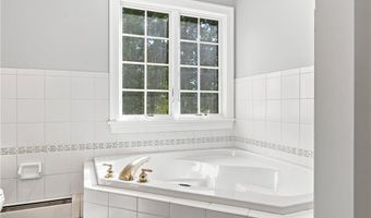 6 Cathedral Ct, Cumberland, RI 02864