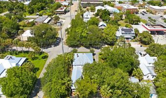 128 4th St, Apalachicola, FL 32320