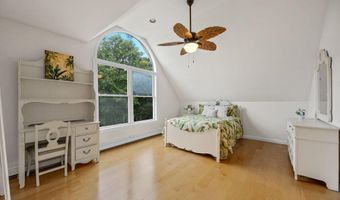 29 Weatherdeck Dr, Bourne, MA 02532