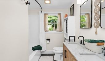 239 Richmond Dr, Warwick, RI 02888