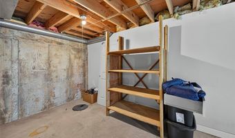 1592 Greenfield Crossing Ct, Ballwin, MO 63021