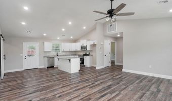 401 E Crescent St, Aurora, MO 65605