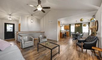 149 Country Club Ct, Anamosa, IA 52205