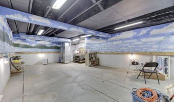 1521 Secretariat Ln, Indianapolis, IN 46217