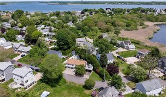60 Brooklyn Rd, Narragansett, RI 02882