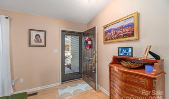 32 Foxberry Dr, Arden, NC 28704