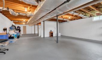 32 Bowline St, Beachwood, NJ 08722
