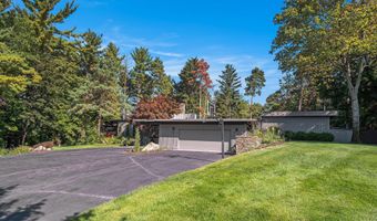 60 Alta Dl NE, Ada, MI 49301