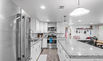 8 Billy Hill Rd, Beaufort, SC 29906