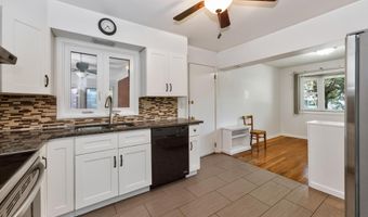 87 Buckingham Dr, Albany, NY 12208