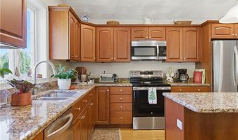 72 Country Meadow Ln, Glocester, RI 02814