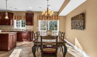 12 White Oak Ln 112, Aberdeen, NJ 07747