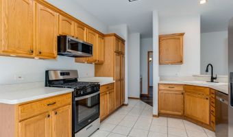 521 Ridgewood Dr, Antioch, IL 60002