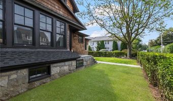 14 Robinson St, Narragansett, RI 02882