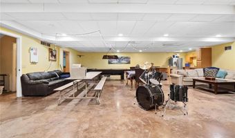 15811 Jedberg Ln, Ballwin, MO 63021