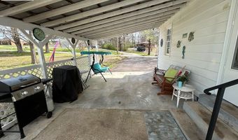 449 OAK St, Big Sandy, TN 38221