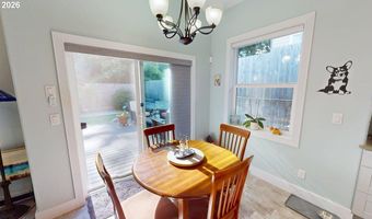 917 5 7TH St, Brookings, OR 97415