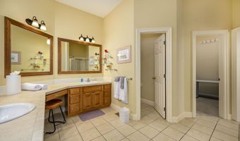 5155 N Saint James St, Bel Aire, KS 67226