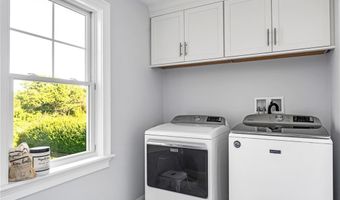 1046 Ocean Rd, Narragansett, RI 02882