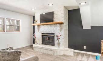 107 E Willow St, Beresford, SD 57004