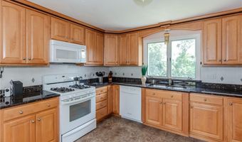 3 Ostend St, Johnston, RI 02919