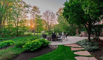 520 Bristol Dr, Aurora, OH 44202