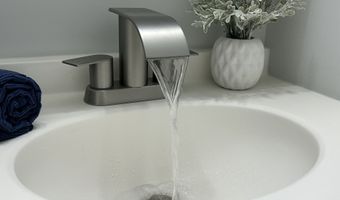 111 Sutton Pl 111, Bloomfield, CT 06002