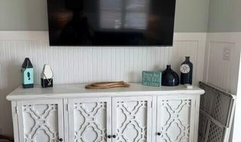 102 W Dobbs St, Atlantic Beach, NC 28512