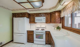 1410 W Lexington Dr, Arlington Heights, IL 60004