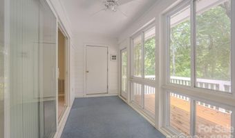 902 Woodlea Ct, Asheville, NC 28806